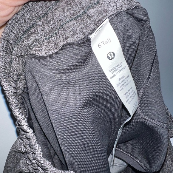LULULEMON GREY AND BLACK SHORTS SIZE 6 - Picture 8 of 10